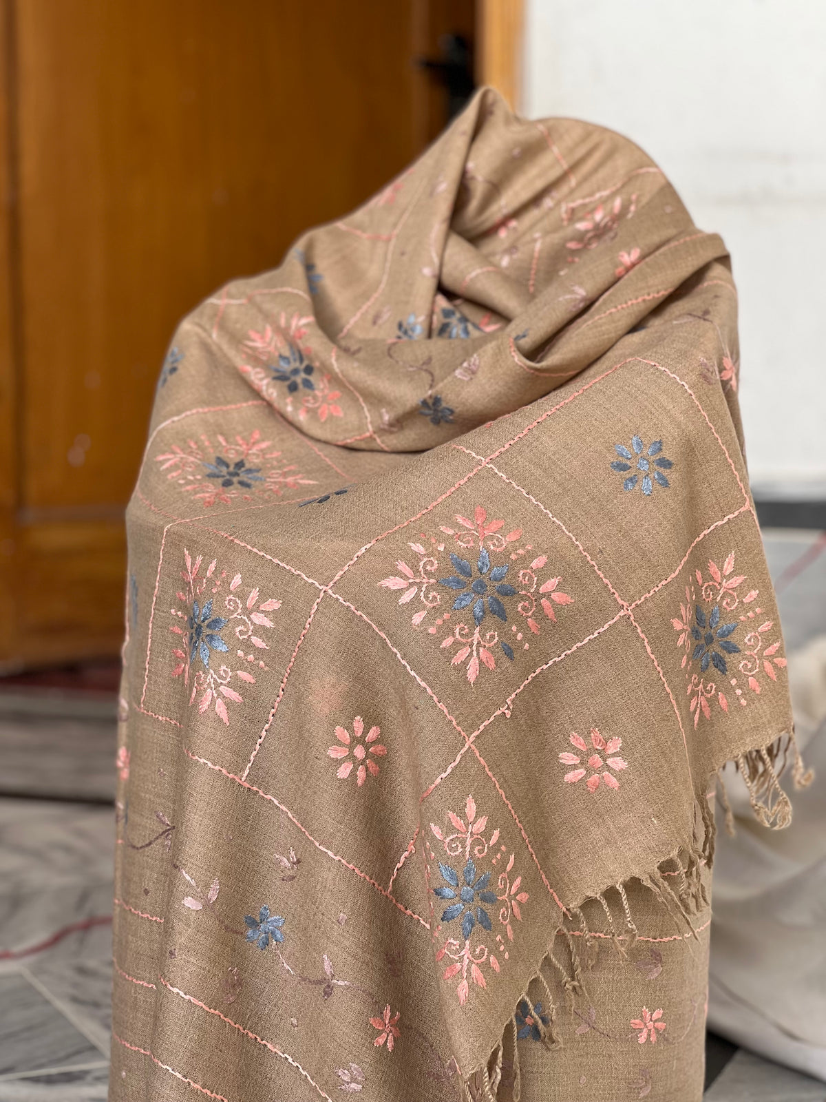 Rang-e-Riwayat Shawl